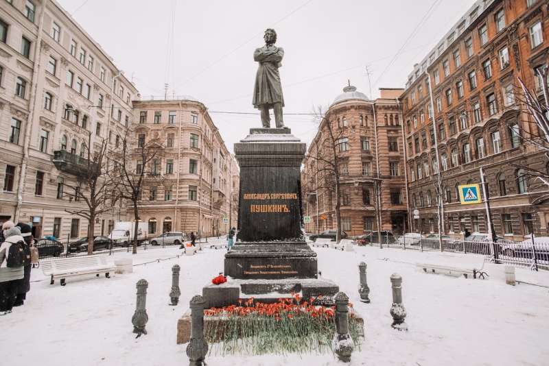 Участие в церемонии возложения цветов к памятнику А.С. Пушкина